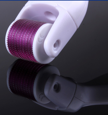 O rolo Multifunction da pele de Derma de 600 agulhas, remove as linhas ténues