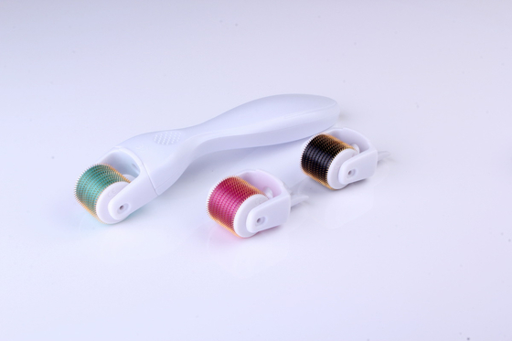 Terapia Titanium do rolo da agulha do sistema do rolamento de Derma das agulhas do diodo emissor de luz 540 micro para o rejuvenescimento da pele