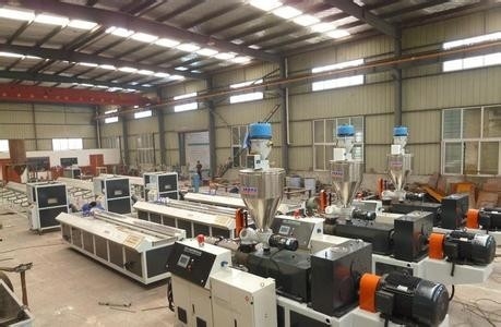 Máquina plástica da extrusão da folha de WPC, extrusora de parafuso gêmea cônica