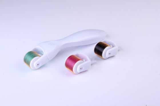 Terapia Titanium do rolo da agulha do sistema do rolamento de Derma das agulhas do diodo emissor de luz 540 micro para o rejuvenescimento da pele