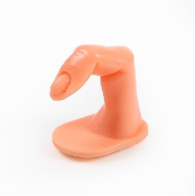 A arte do prego utiliza ferramentas o dedo da prática do salão de beleza do prego sem prego das pontas