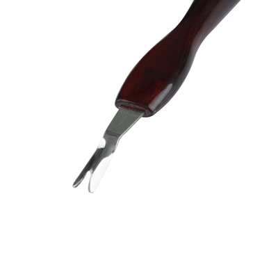 A arte do prego utiliza ferramentas o removedor plástico do pedicure do tratamento de mãos do empurrador da cutícula