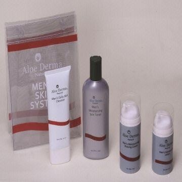 Os cuidados com a pele dos homens, feitos do aloés orgânico Vera, para o limpador facial, creme de rapagem, loção, tonalizador da pele
