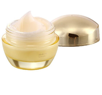 Produtos dos cuidados com a pele do alvejante do cuidado da cara, creme hidratando da manteiga de Shea