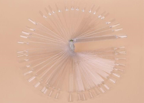 Decoração colorida que pinta pontas acrílicas do prego para o salão de beleza