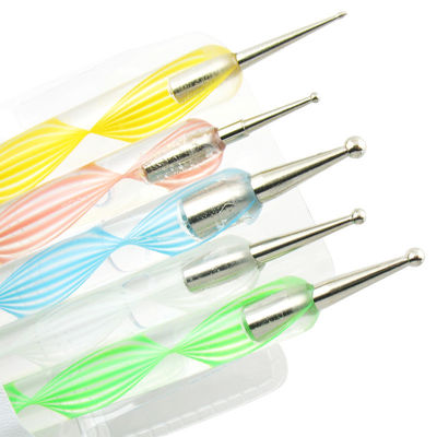 Pontilhando a maneira 5 x 2 que Marbleizing pontilhando a pena ajustada para o pedicure do tratamento de mãos
